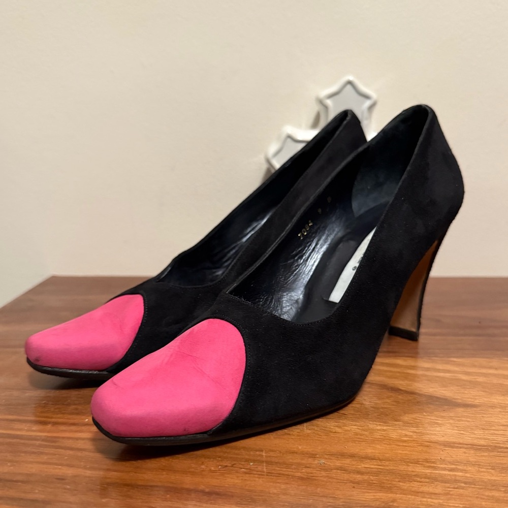 Pura Lopez Black and Pink Suede pumps size 9B